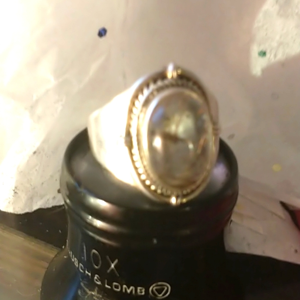 Silver stone has fossil inside, size 7. - Picture 6 of 7